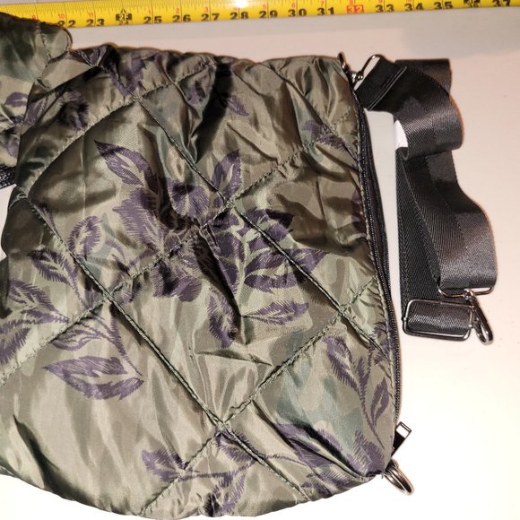 Brand new Women's Purse with makeup bag & another larger bag--$50 obo - Picture 11 of 11